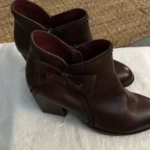 Womens size 9 brown booties